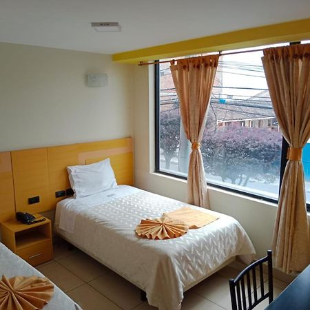Hotel Golden Coral Tulcán Buitenkant foto