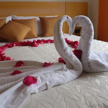 Hotel Golden Coral Tulcán Buitenkant foto