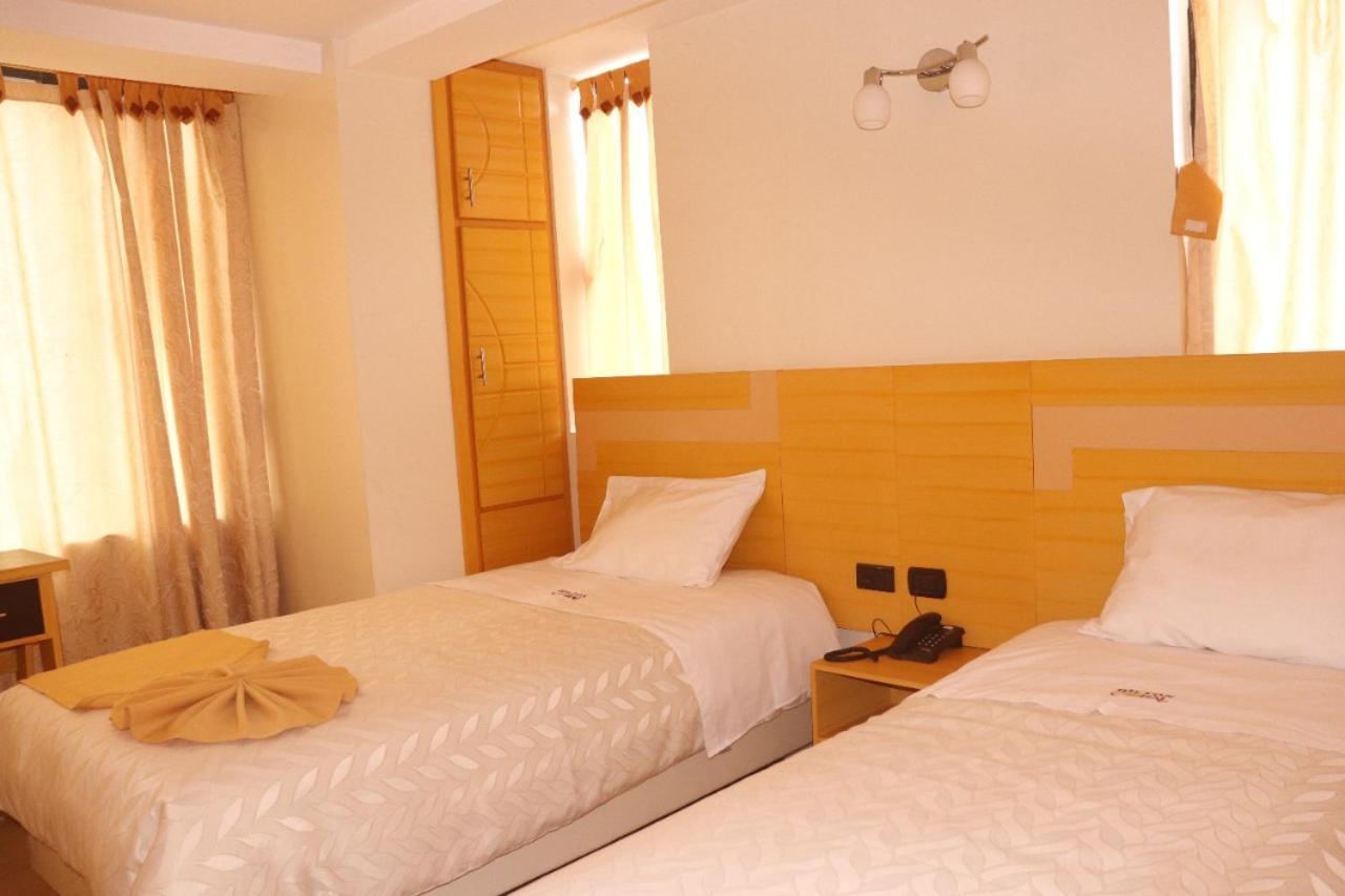 Hotel Golden Coral Tulcán Buitenkant foto
